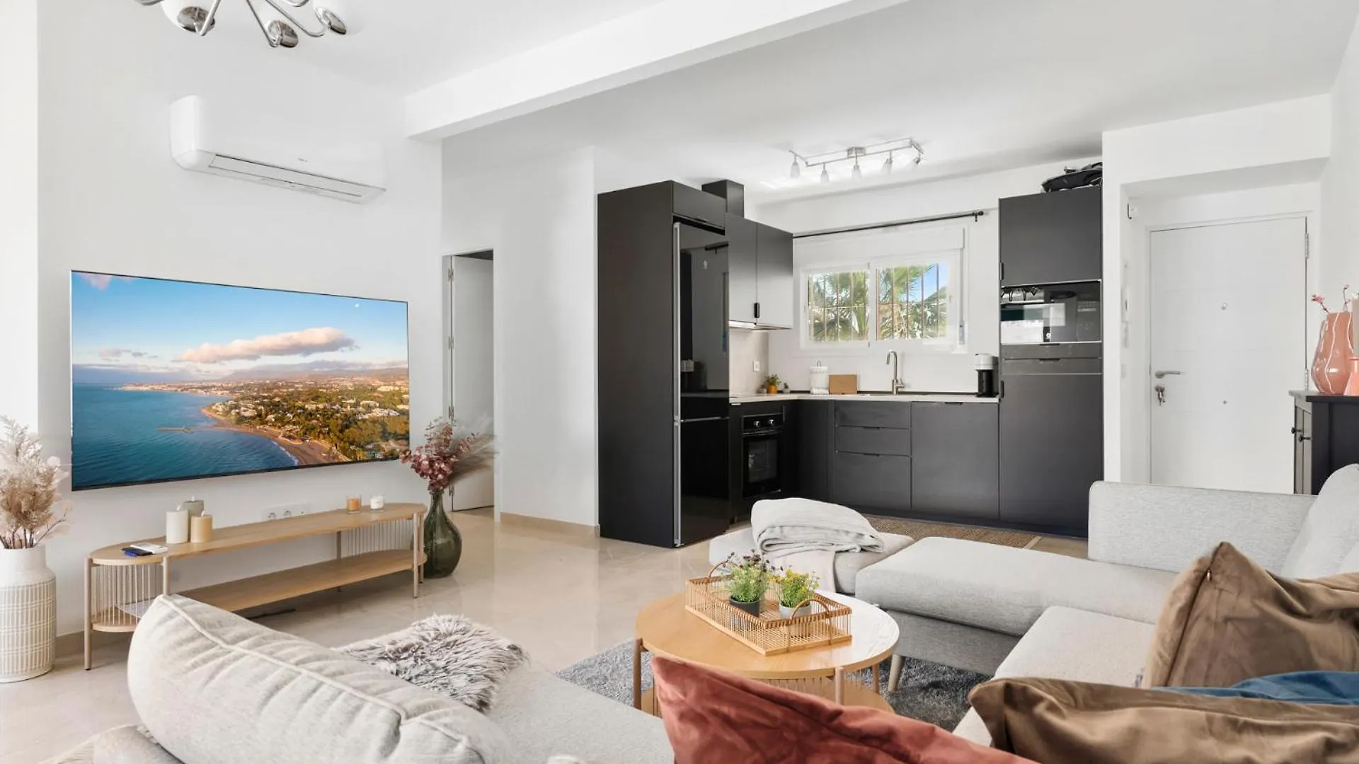 Colina Blanca Family Apartment With Pool By Costarentals - Ref 23 Fuengirola